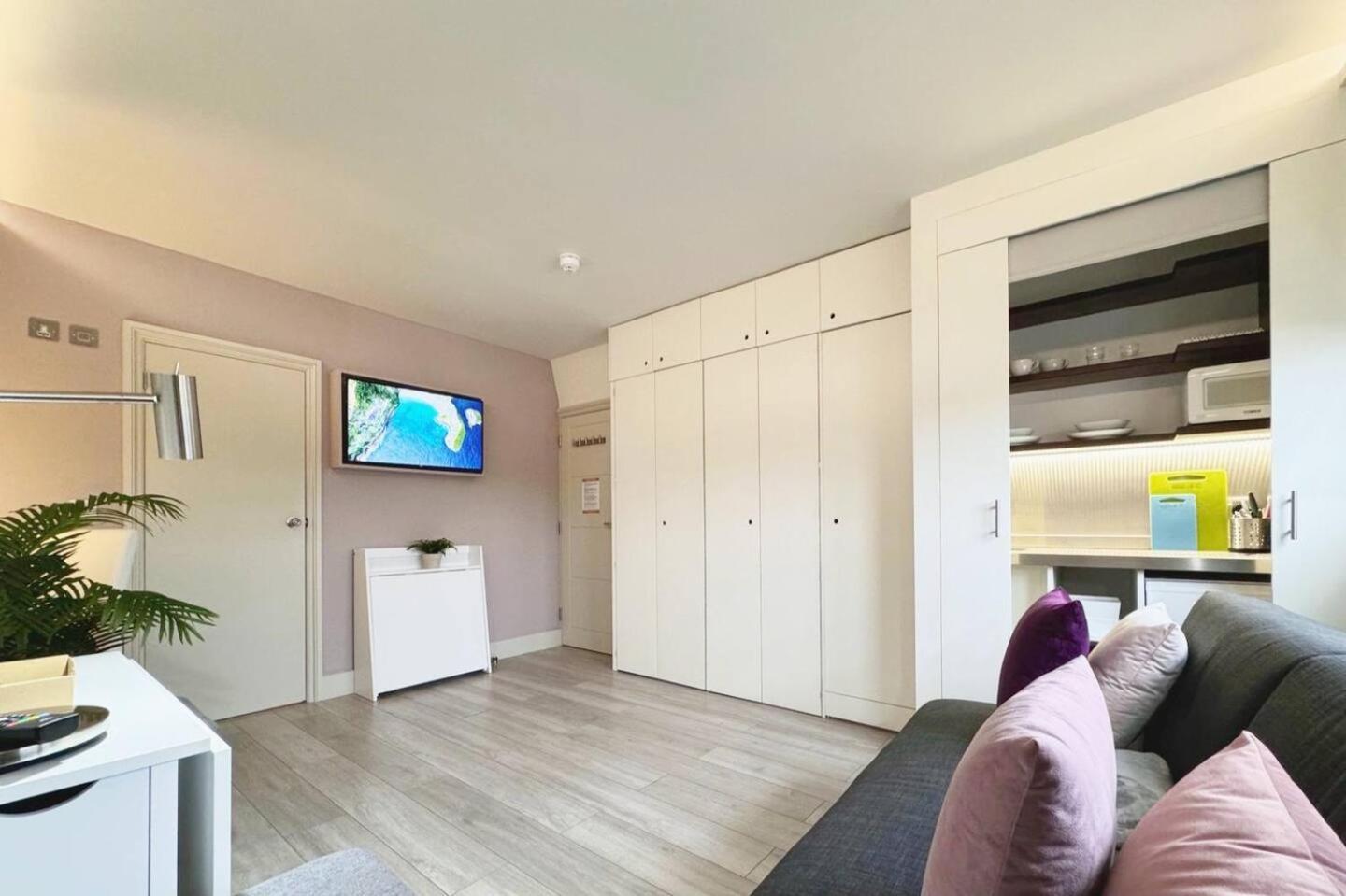 12 Luxury Living Chic Steps From Appartement Hove